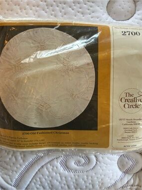 Vintage The Creative Circle 'Old Fashioned Christmas' Table Cover Tree Skirt